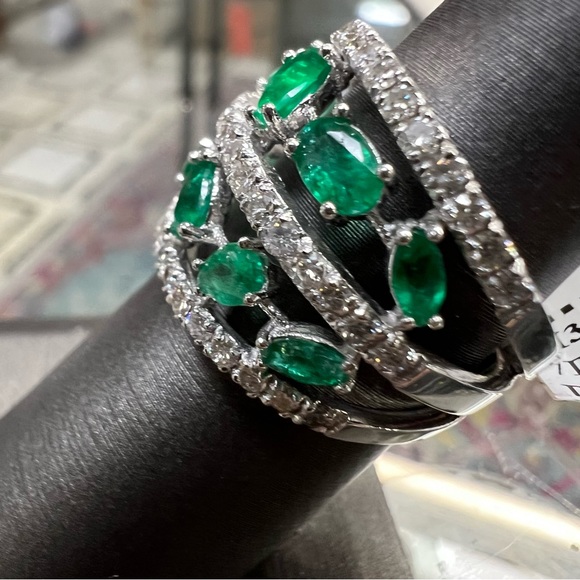 14k White Gold Diamond & Emerald Ring - Picture 7 of 8